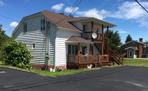 L'Anse-Saint-Jean Apartment | Maison l'héritage