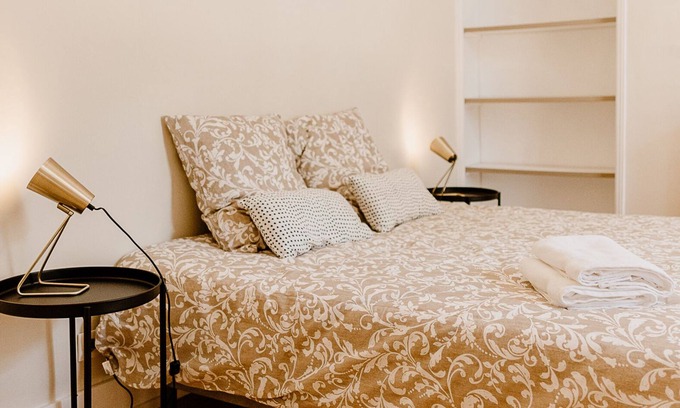 La Fleche House | Maison Madeleine, Charmante Maison de Cœur de Ville Avec Extérieur, 12 Personnes