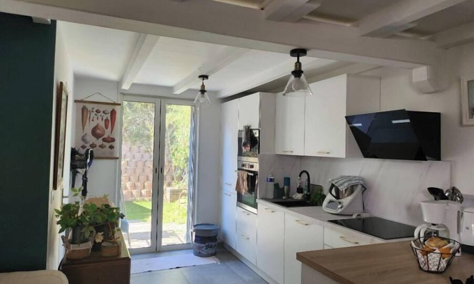 Molini House | Maison Mitoyenne sur un Côté Cocooning Restaurée en 2022 à la Décoration Soignée