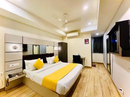 Kirti Nagar Hotel | Majesta Stay at Hotel Royal Saffron - Kirti Nagar