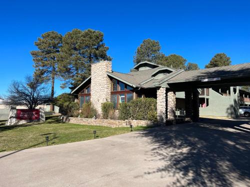 Payson Hotel | Majestic Mountain Inn