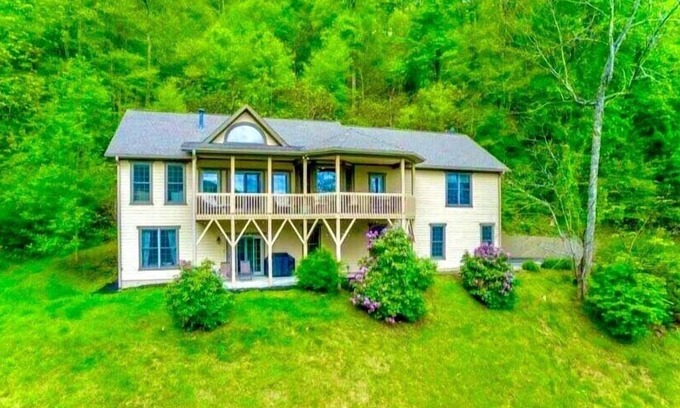 Leicester Apartment | Majestic Private Guest Suite Outside Asheville, NC