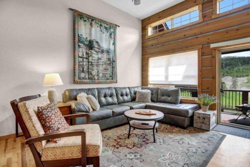Rendezvous House | Majestic Views - Steps to the Trails!