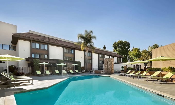 Milpitas Hotel | Making The Best Memories Along The Way! Pet-Friendly, with Outdoor Pool!