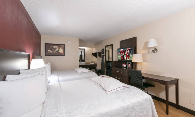 Secaucus House | Making The Best Memories Along The Way! Free Parking, Budget-friendly Property