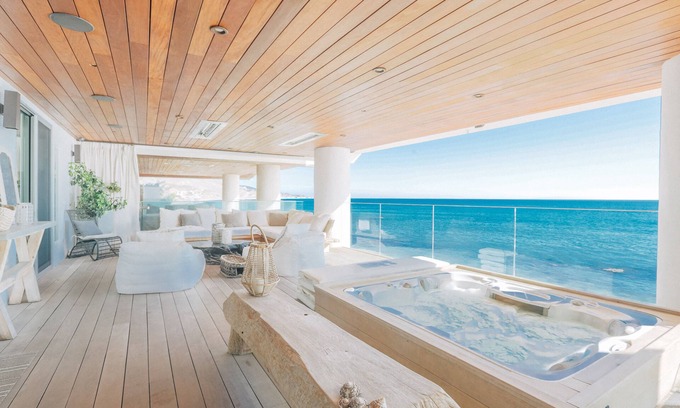 Central Malibu House | Malibu Beachfront home with Gorgeous Views and stunning decor