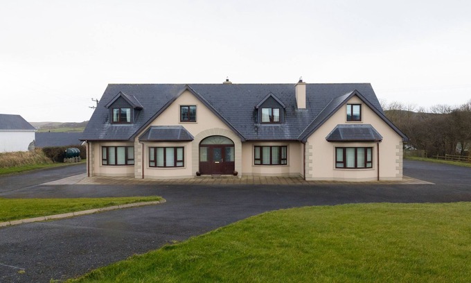 Malin House | Malin Head - House - Sleeps 16 - Pet Friendly