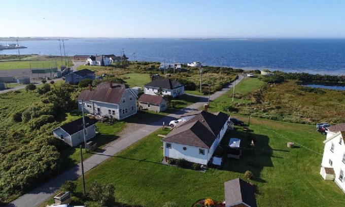 Clark's Harbour Bed & Breakfast | Mama`s By The Sea B&B