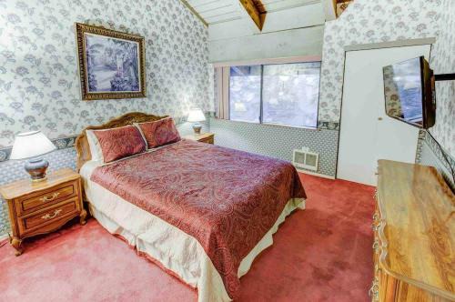 Mammoth Lakes House | Mammoth Ski & Racquet with Shared Hot Tub & Pool