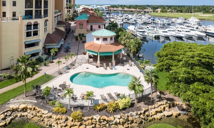 Cape Harbour House | Manatee Suites Full House