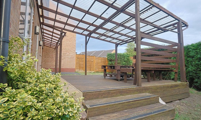 Belle Vue House | Manchester 3-beds, Sleeps 6 With On-site Parking