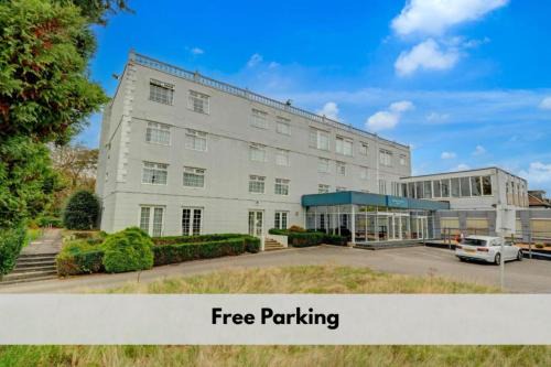 Wilmslow Hotel | Manchester Airport Hotel by Belvilla