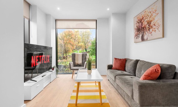 Manchester Apartment | Manchester Haven: Luxurious Apartment