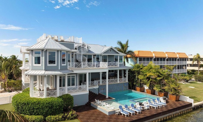 Anna Maria House | Mandalay Bay - Enjoy waterfront luxury at its finest!