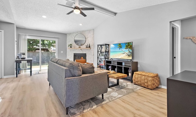 Southside House | Mandarin Retreat - Entire Home