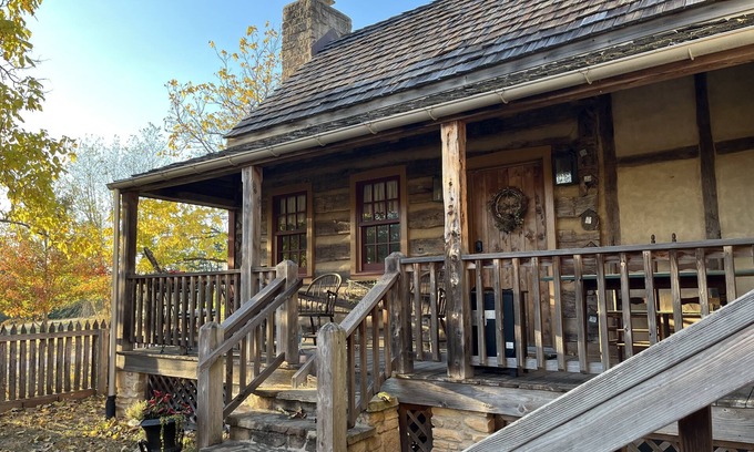 New Haven House | Mandolin Ridge Farm—Log Cabin Luxe! Pet Friendly. Livestock Guard Dogs Onsite.