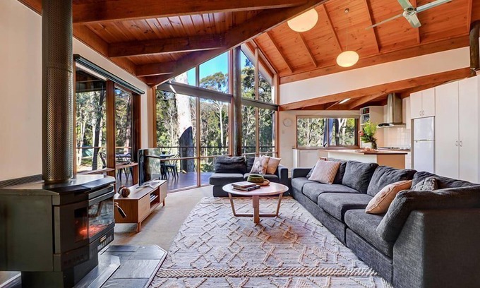Sawmill Settlement House | Manna Gum - Base of Buller