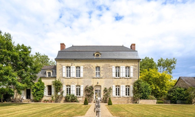 Allonnes Villa | Manoir Des Arts - Five Bedroom Villa, Sleeps 10