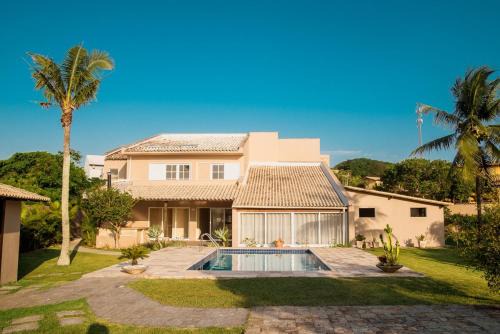 Pero House | Mansão com quintal amplo em Cabo Frio-Ogiva