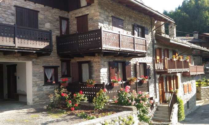 Introd House | Mansion in the valley of the Alps