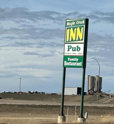 Maple Creek Hotel | Maple Creek Motor Inn