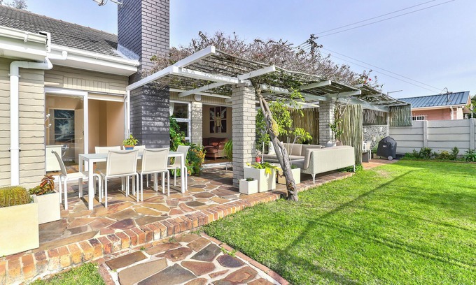 Constantia House | Maple House