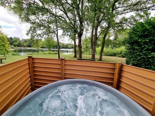 York House | Maple Lodge 11 Hot Tub & Sauna