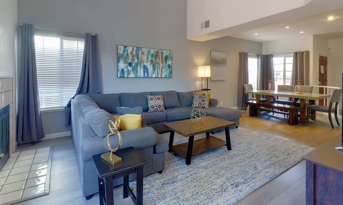 Mount Eden House | @ Marbella Lane - 4BR City Escape in Hayward