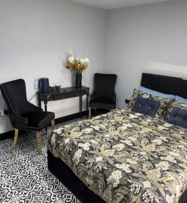 Gloucester Apartment | Marble Black Suite