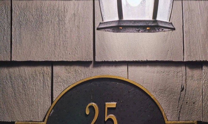 Steady Brook House | Marble Saltbox - hottub