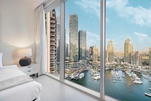 Dubai Marina Apartment | Marina Horizon by LIV High Floor 1BR, For 5 Guests, Dual Gyms & Marina View