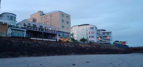 St. Helier Hotel | Marina Metro Hotel