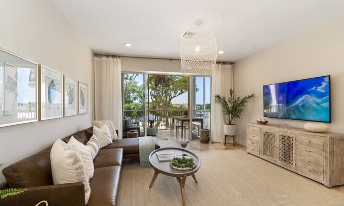 Rock Harbor House | Marina Villa Mariner`s Club 212