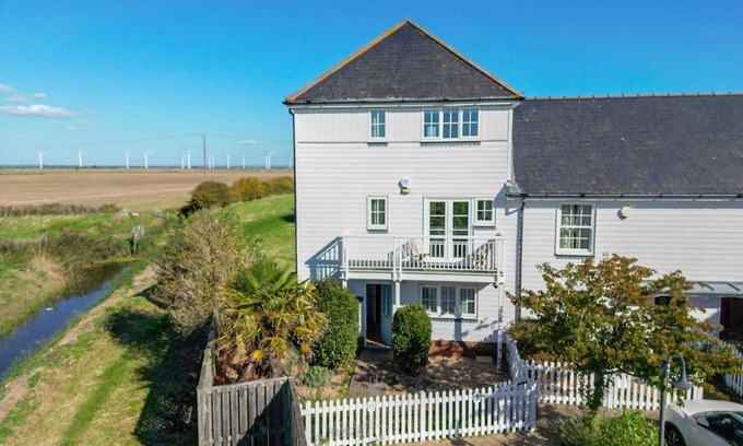 Camber House | Marine House