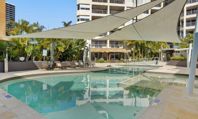 Miami Resort | Mariner Shores Resort -located directly opposite North Burleigh patrolled beach