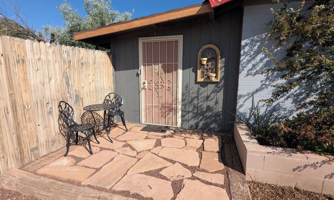 Valle Bed & Breakfast | Mariposa #3 .