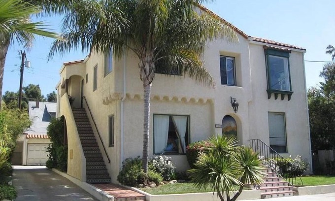 East Beach Apartment | Mariposa- One Bedroom Flat; sweet getaway by the Beach! newly renovated beauty