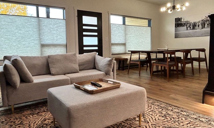 Cody House | Markham 34 - Modern Comfort in the Heart of Cody - Sleeps 10