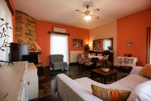 Kropia Apartment | Marousa's Country House 12 minutes from Athens Airport