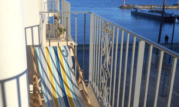 Marseillan Apartment | Marseillan Waters-edge. South-facing terrace. 13-23 Sep or 23 Sep-1 Oct possible