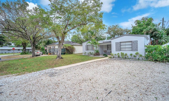Poinciana Park House | Marvellous Downtown FLL 3BR2BA Patio+BBQ+AC+Wifi