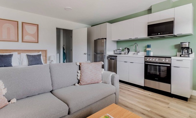 Jack London District Apartment | Marvelous Oakland Studio w/ A/C, walk to Dining & Shops, by Blueground