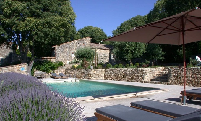 Montaren-et-Saint-Mediers Cottage | Mas d'Oléandre is a Provencal farmhouse situated in a small hamlet.