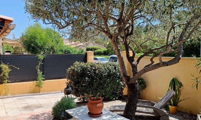 La Crau House | Mas provençal with terraces and small garden