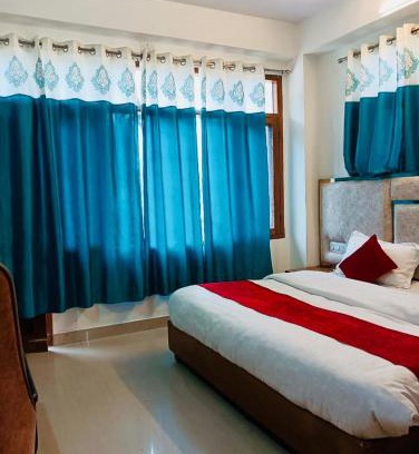 Shimla Hotel | Mashobra Retreat - Budget Friendly ! Staaf Friendly ! Parking ! Lift ! Couple Friendly