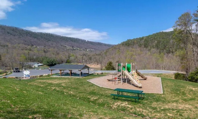 McGaheysville Apartment | Massanutten resort. Jacuzzi. No clean fee