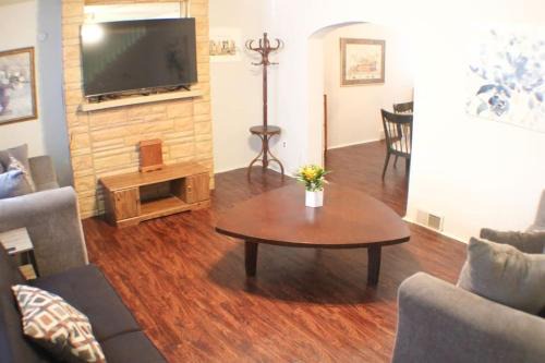 Mount Washington Apartment | Massive 4 Bed House-Short Walk to Amazing View