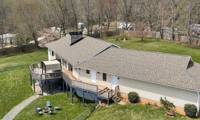 Candler House | Massive 4 bedroom home/Sleeps 19