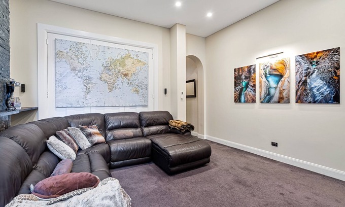 Surry Hills House | Massive 9 Bed, 3 Bath, 2 Kitchen. $4 Million Mansion - City Centre, Home Cinema!