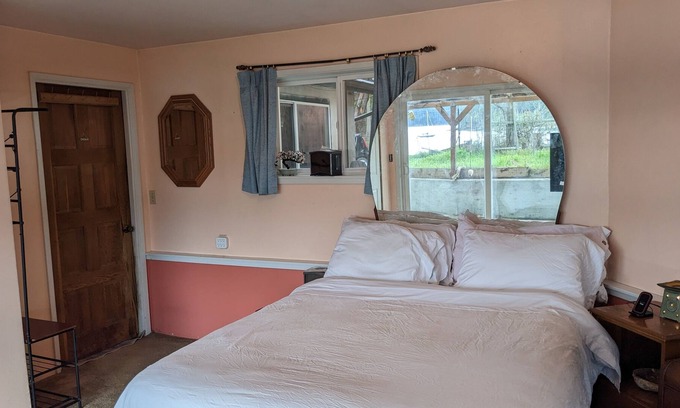 Marrowstone House | Master Bedroom w/additional twin bed -- immediate beach access